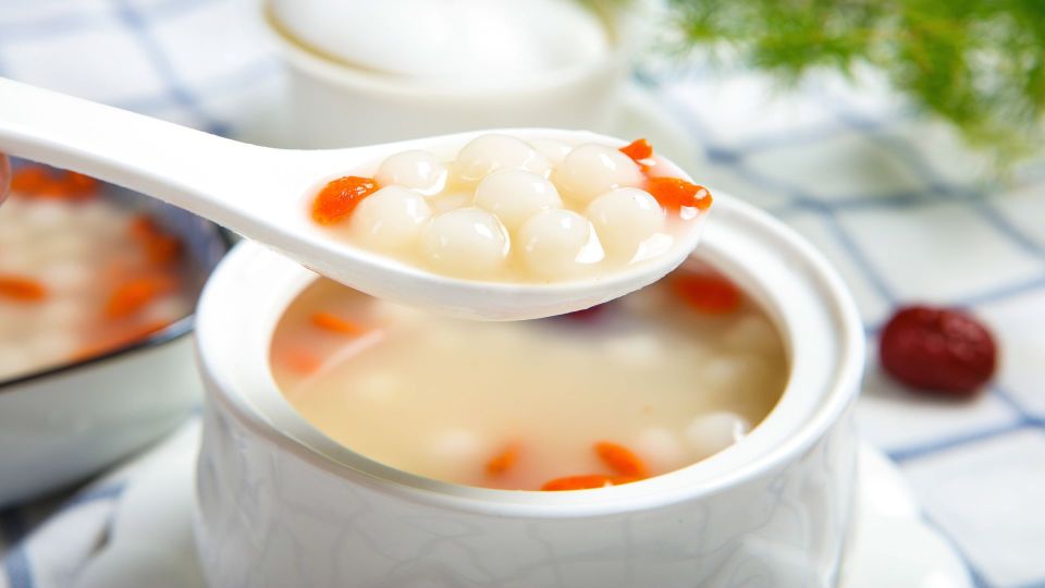 Этот необычный суп ни в одной столовой не найдете: вместо картошки — 2 дешевых продукта