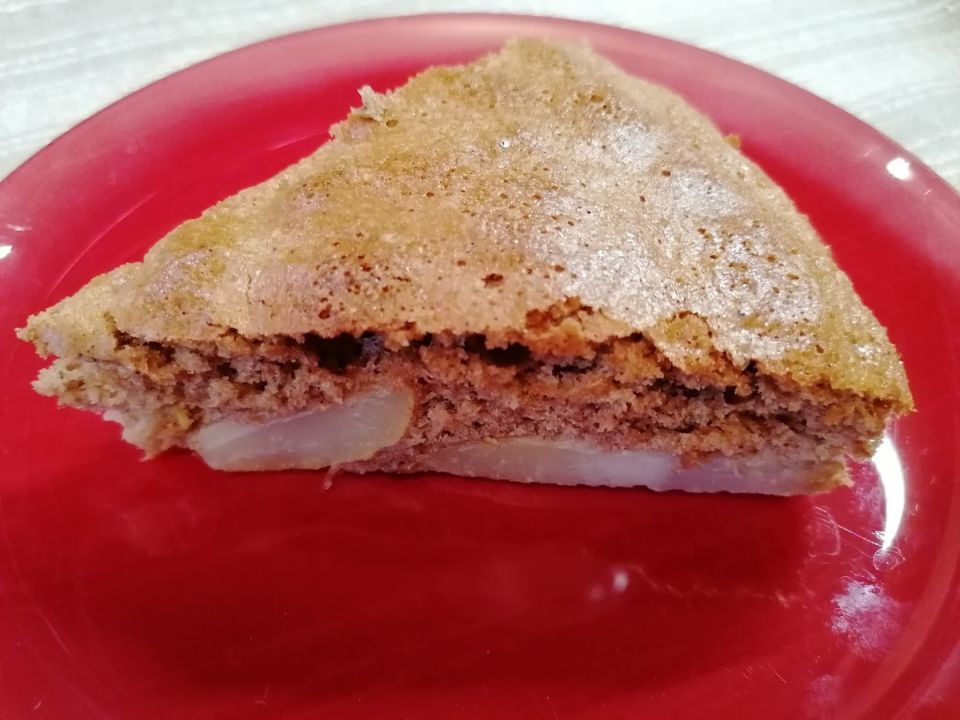 Шоколадная шарлотка с грушами: идеальный десерт для встречи с друзьями