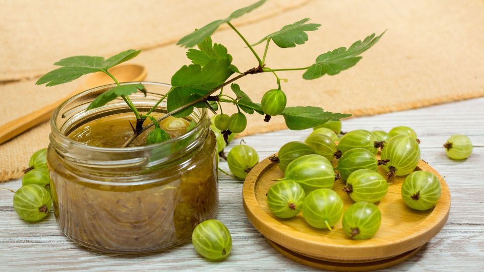 Кондитер раскрыла секрет восхитительного варенья из крыжовника: ягоды не развалятся