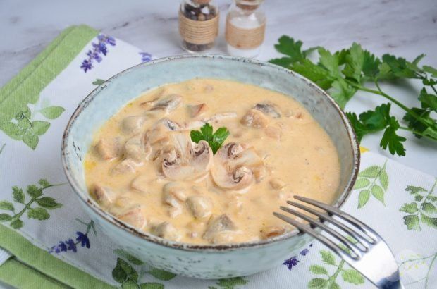 Грибной соус со сметаной: универсальное дополнение к вашим блюдам