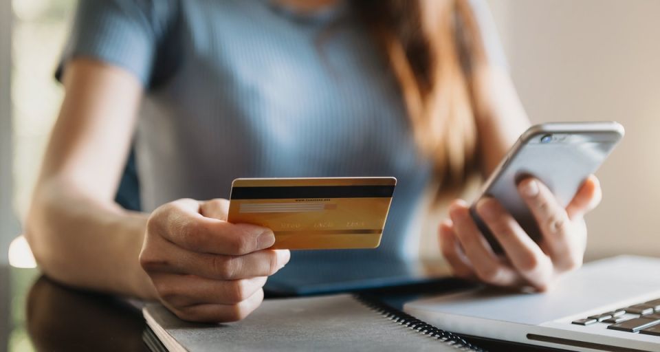 Новый закон: заморозка платежей и переводов на срок до 10 дней