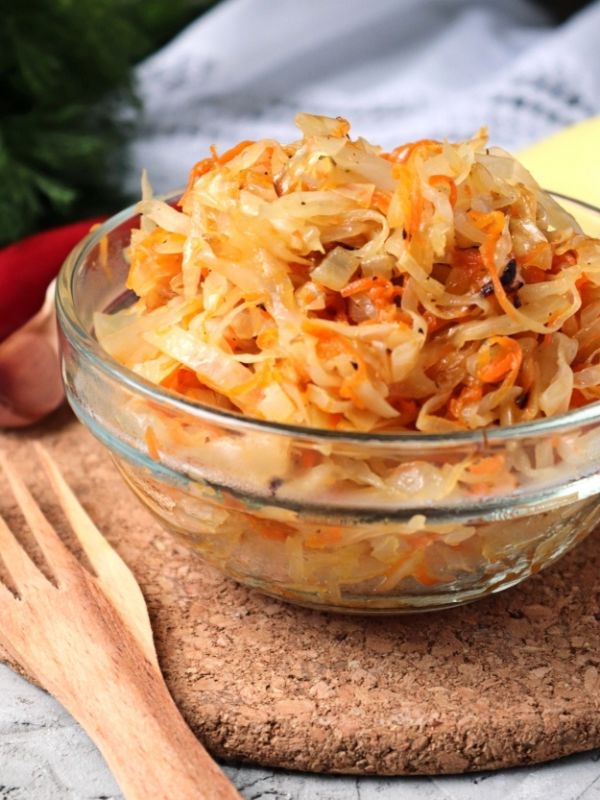 Вкусная и полезная тушёная капуста на вашем столе