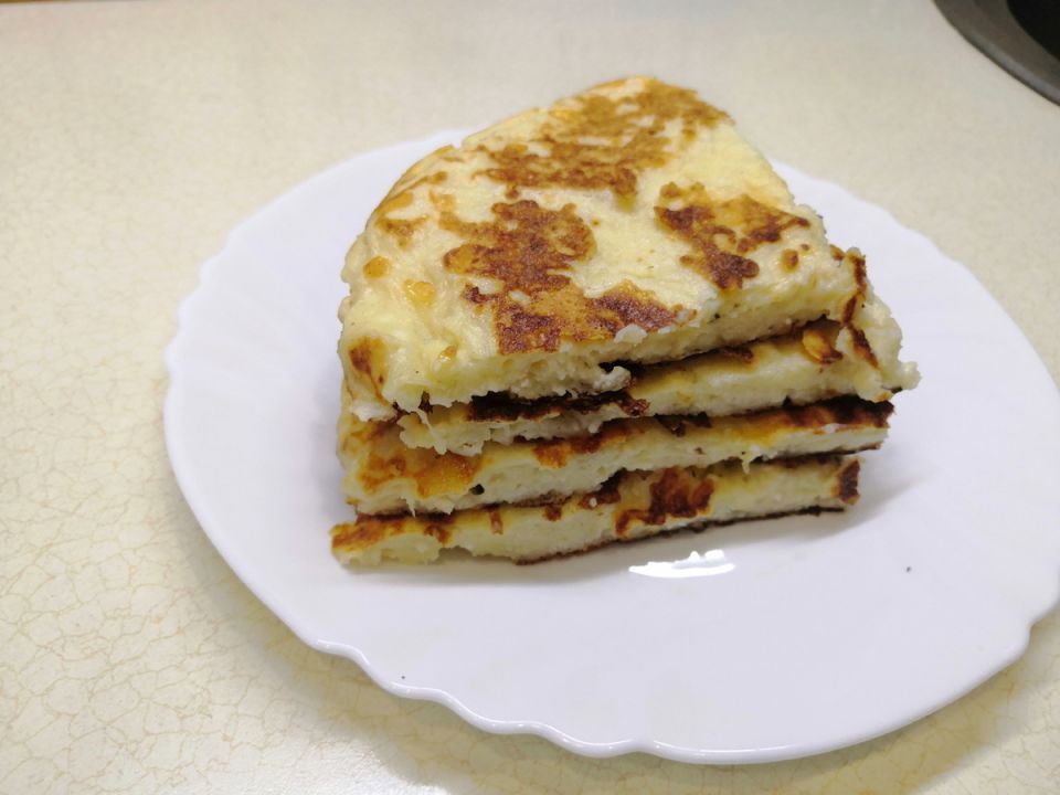 Лепешки с мягким творогом и сыром: быстрый рецепт для гурманов