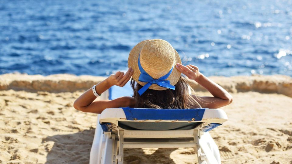Этим летом вам не будут страшны солнечные ожоги: дамам за 50 стоит загорать только так