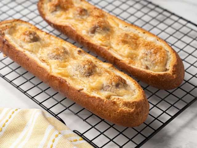 Хрустящий багет с фрикадельками: ваш новый фаворит за обеденным столом