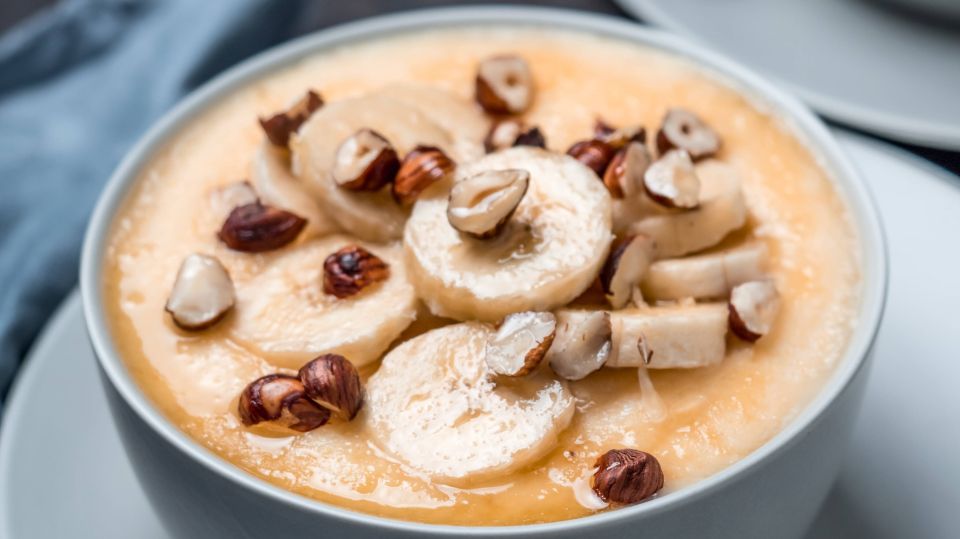 Опытные хозяйки готовят манную кашу только так: внутри ни единого комочка