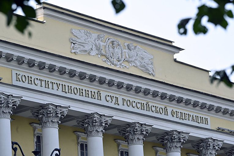 КС: Ложные сведения в обращениях к властям не считаются публичной клеветой