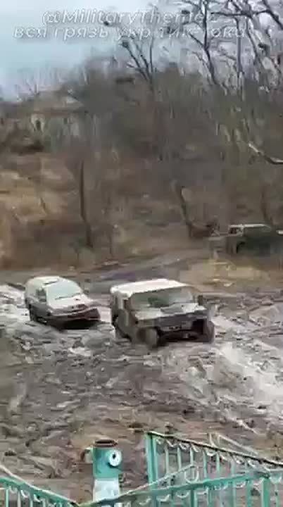 HMMWV  L200         