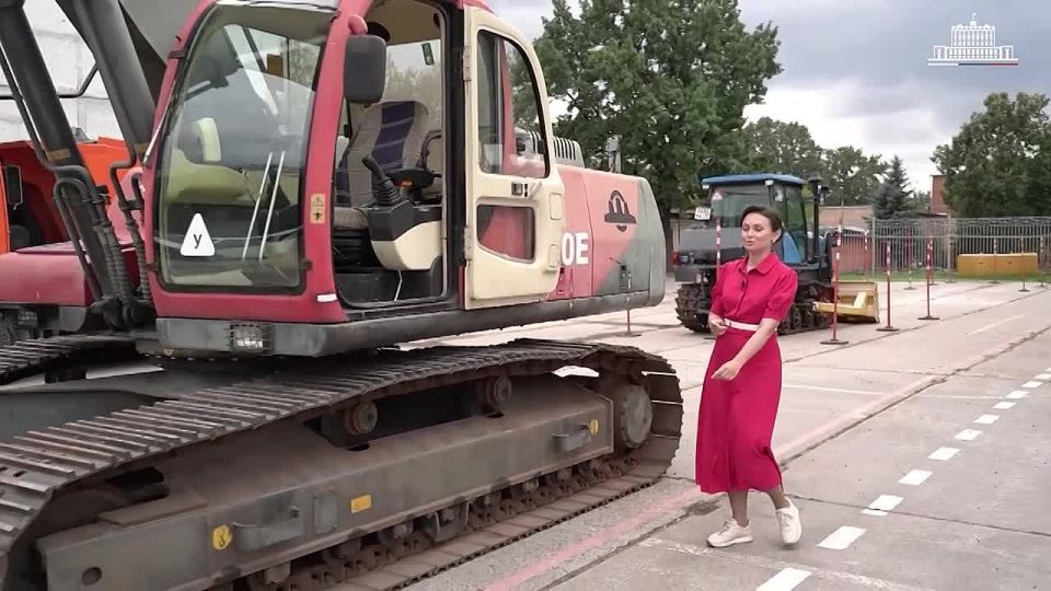    3,3          ,   900 