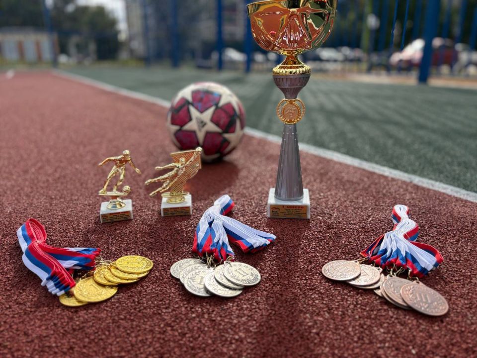 Единая Россия провела футбольный турнир среди школьных команд Сеймского округа