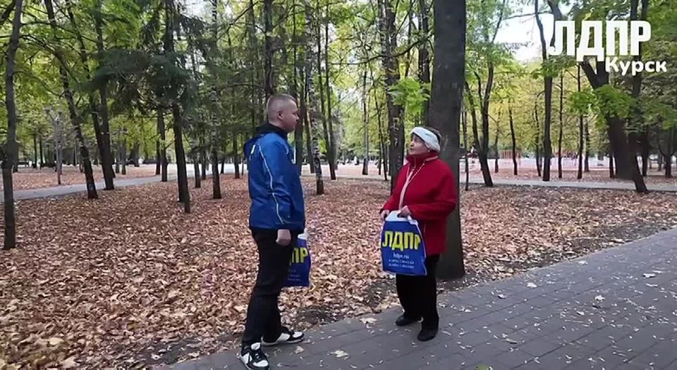 Активисты молодежной организации ЛДПР подарили курянам старшего поколения настоящий праздник! Яркие эмоции, теплые слова и искренние улыбки — смотрите, как это было, в нашем новом видео!