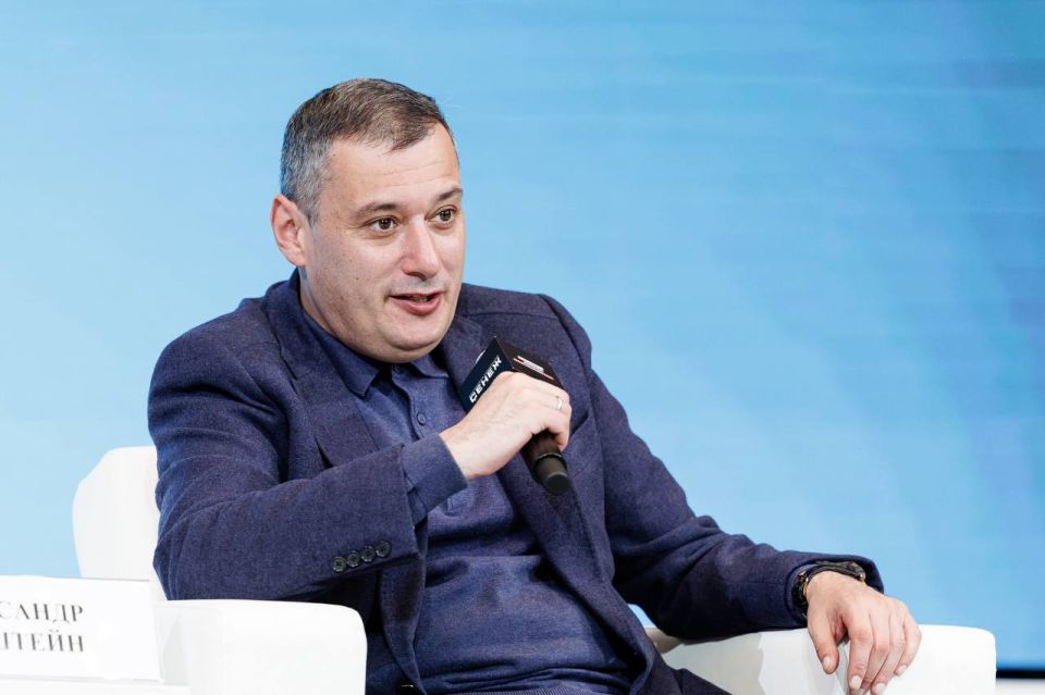 В Москве губернатор Курской области Александр Хинштейн встретился с участниками президентской программы "Время Героев"