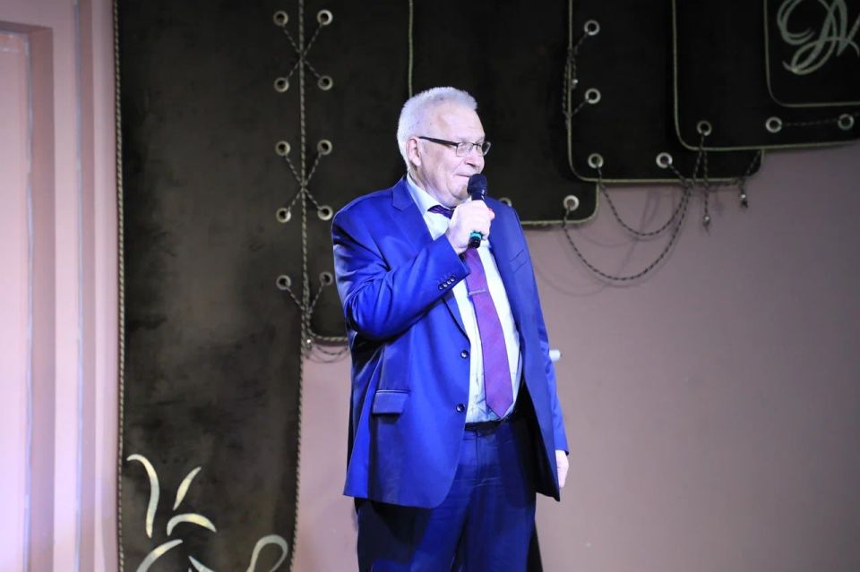 Директор Курской АЭС Александр Увакин поздравил студентов с открытием 17-го учебного года в Университете народного просвещения им. Тома Петровича Николаева для пожилых людей