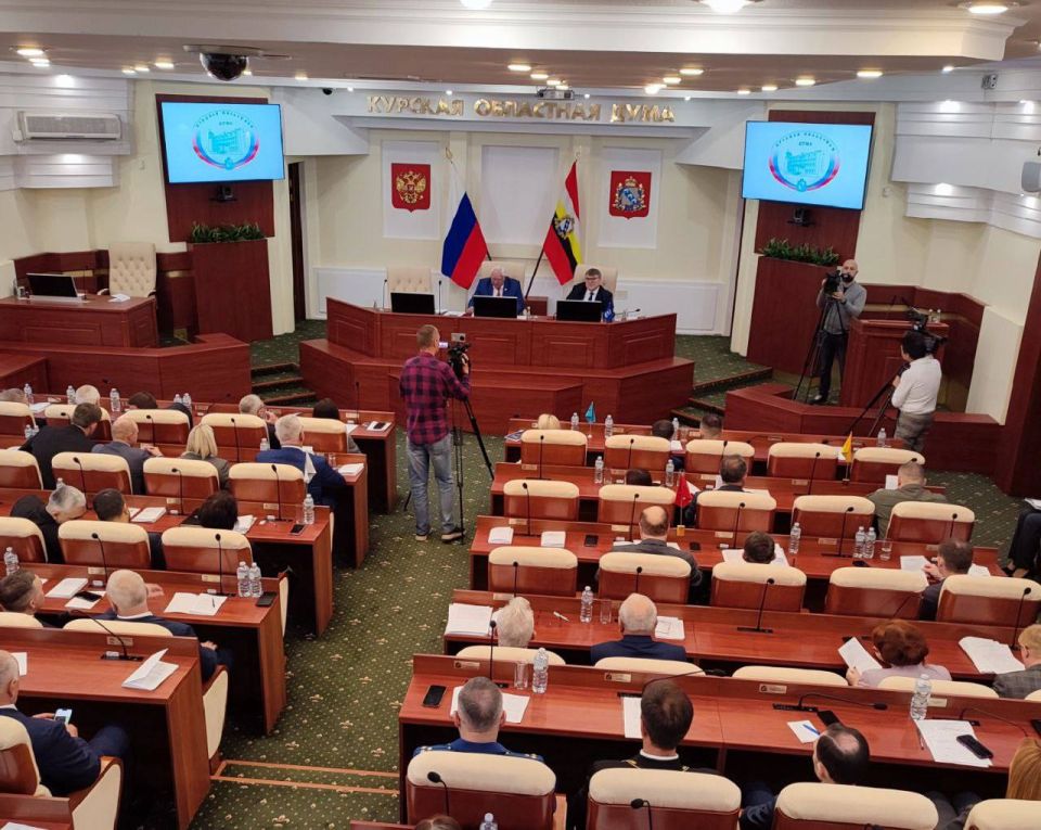 Александр Хинштейн: Сегодня депутаты Курской областной Думы поддержали законопроект о внесении изменений в региональный закон «О наградах»