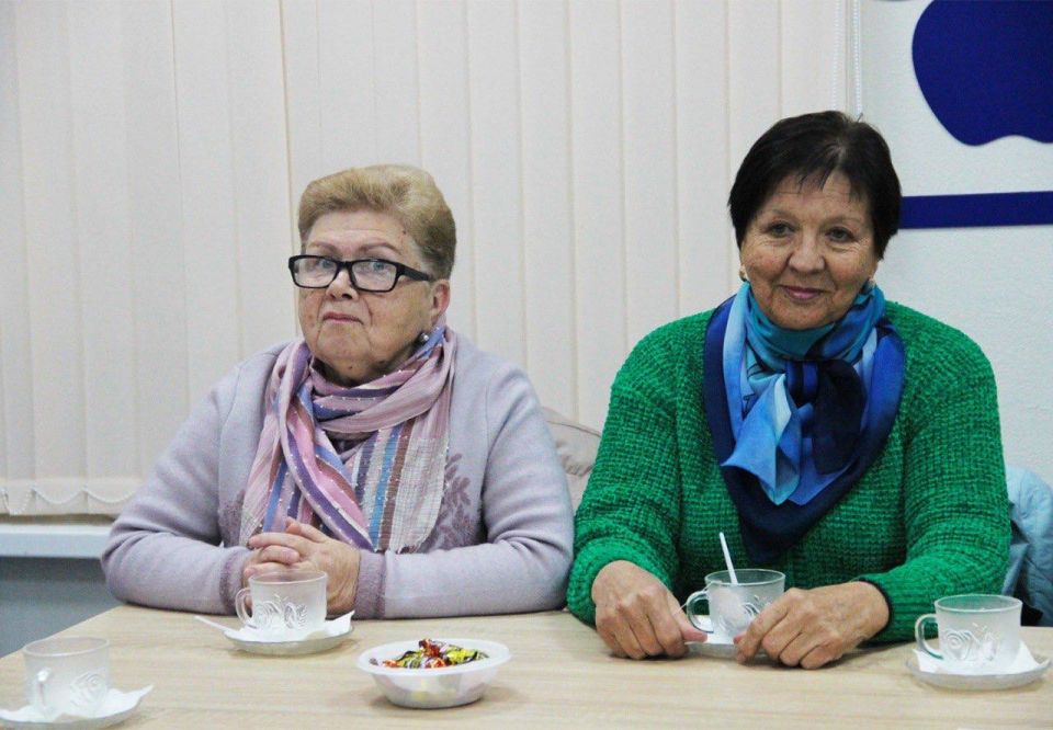 Молодогвардейцы организовали чаепитие с активом партпроекта «Старшее поколение»