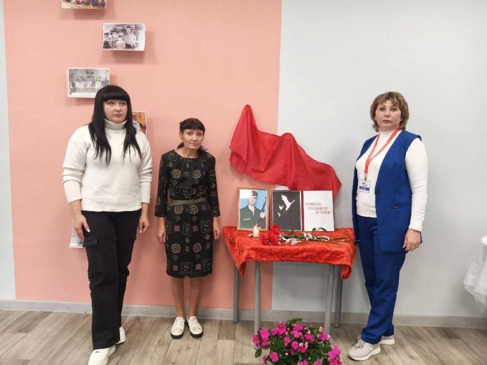 В Кашарской школе Конышевского района почтили память героя спецоперации Юрия Замулюкина