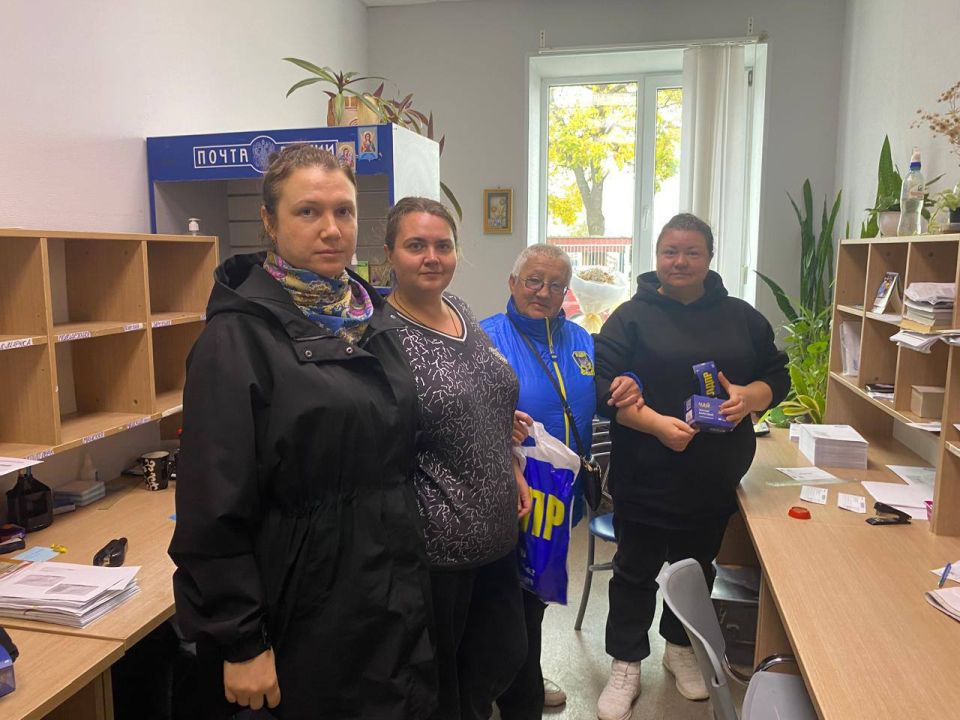 Активисты ЛДПР в Курской области поздравили работников «Почты России» с Всемирным днём почты!