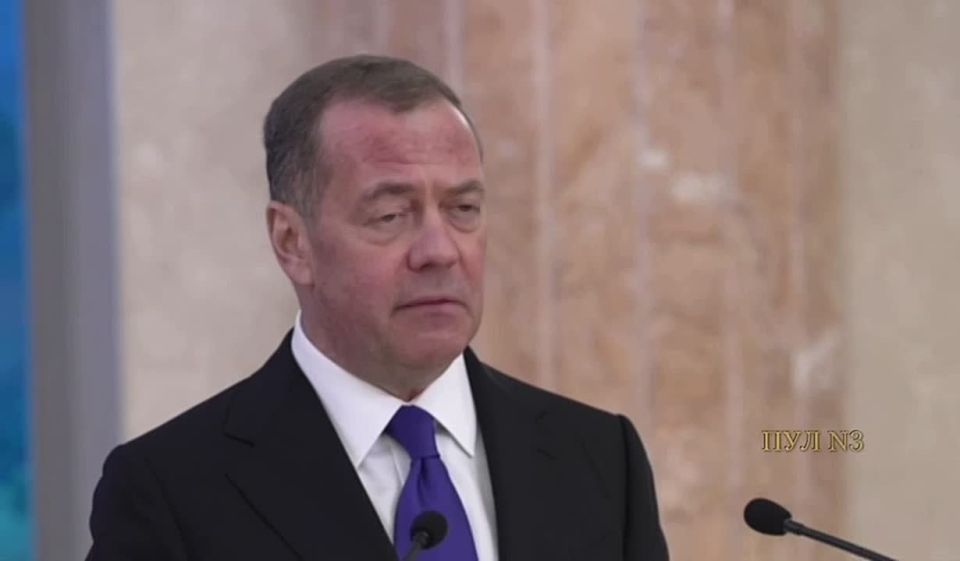 Медведев в Пхеньяне - поблагодарил Ким Чен Ына и бойцов Корейской Народной Армии за помощь вооружённым силам России: