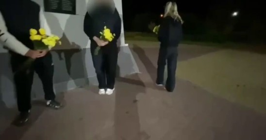    ,     