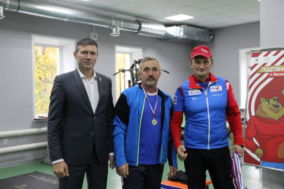 Партийные семьи дружно сдали нормы ГТО