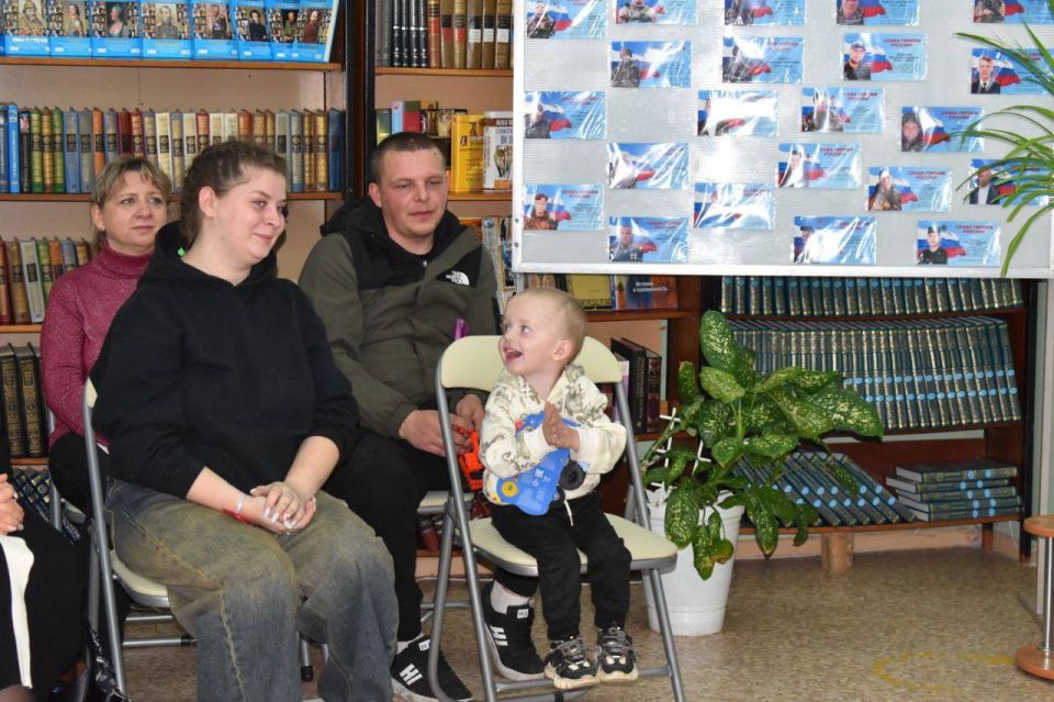 Партийцы поздравили будущих мам