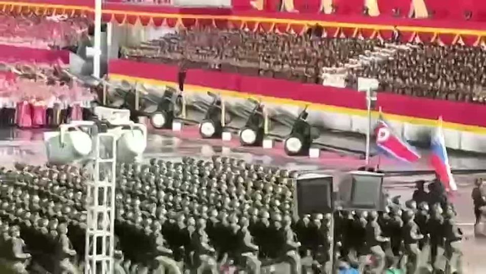 Сегодня, в день основани партии КНДР, бойцы северокорейской армии, принимавшие участие в освобождение Курской области, прошли победным маршем под знакомые мотивы