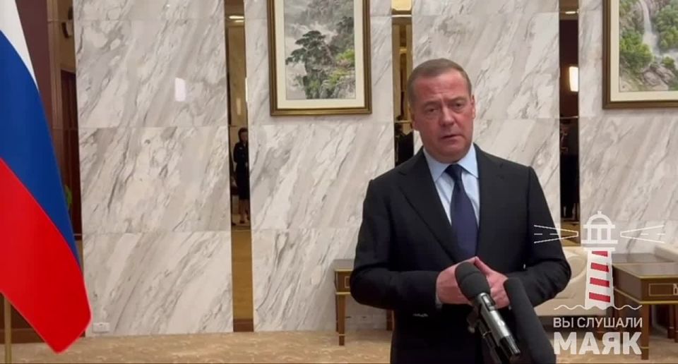 Дмитрий Медведев о спецназовцах КНДР, которые прошли на параде в Пхеньяне с флагом России