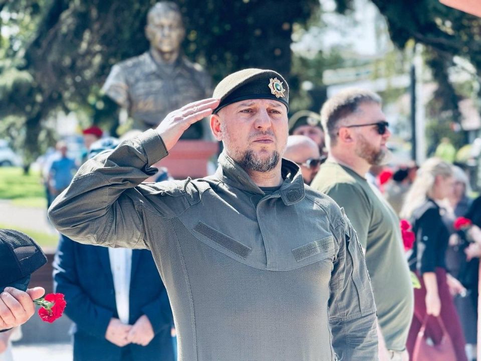 АПТИ АЛАУДИНОВ – генерал-лейтенант, Герой России, Герой Чеченской Республики, Герой ЛНР, Герой ДНР, командир спецназа «АХМАТ» МО РФ: