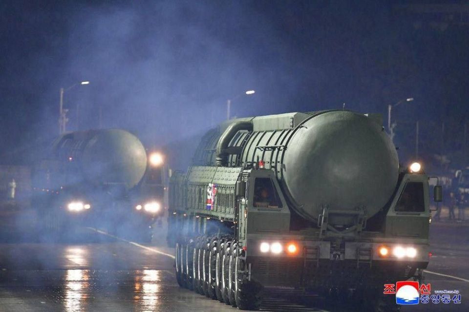 WarGonzo: На параде в Пхеньяне показали новую ракету, способную поразить территорию США