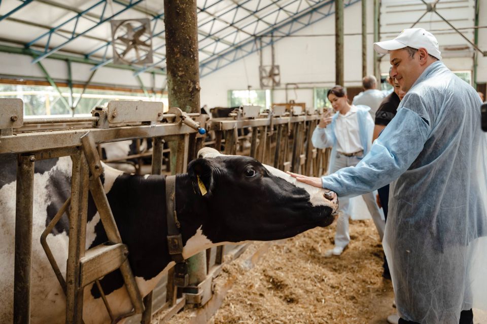 Александр Хинштейн: Сегодня поздравления с профессиональным праздником принимают работники сельского хозяйства и перерабатывающей промышленности