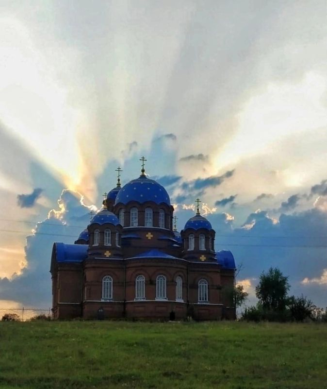 Сегодня, 14 октября, православные отмечают светлый праздник - Покров Пресвятой Богородицы