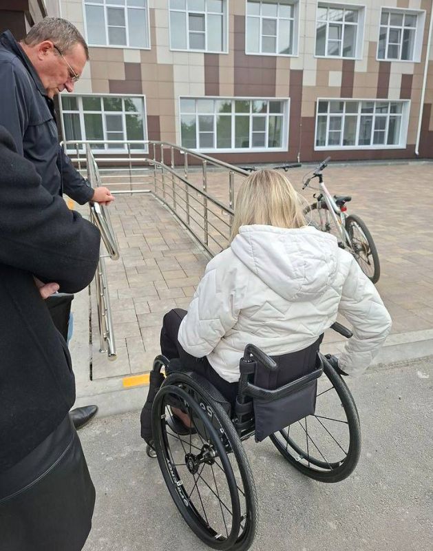 Партийный десант проверил осмотрел реконструкцию Ленинской школы