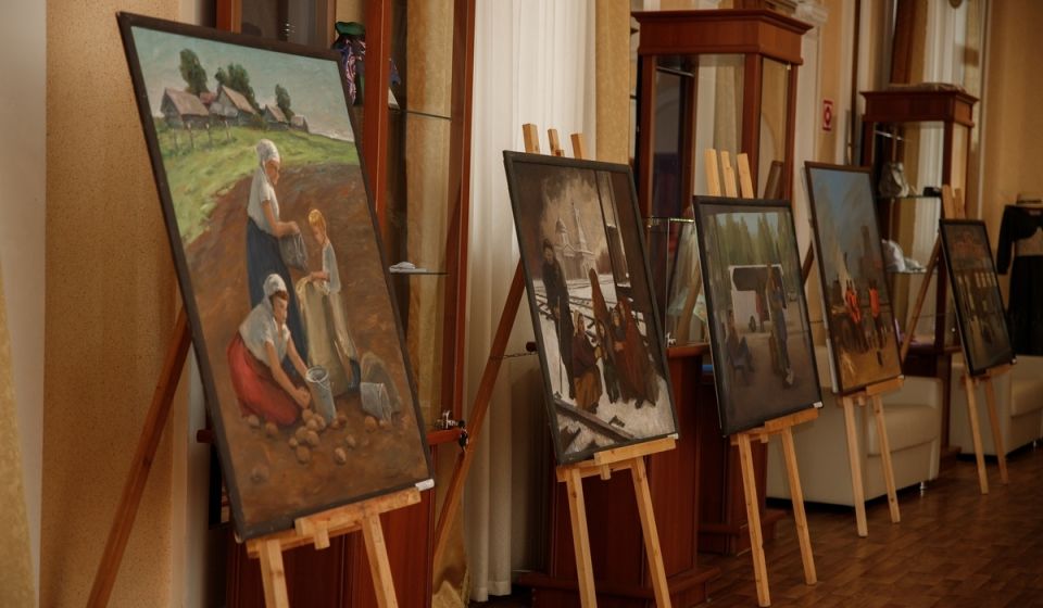 В Курской области открылась выставка Железногорского художественного колледжа к 85-летию СПО