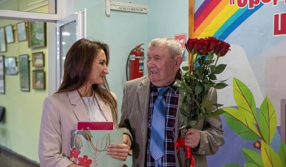 В Курске открыли выставку работ заслуженного учителя РФ Александра Костикова