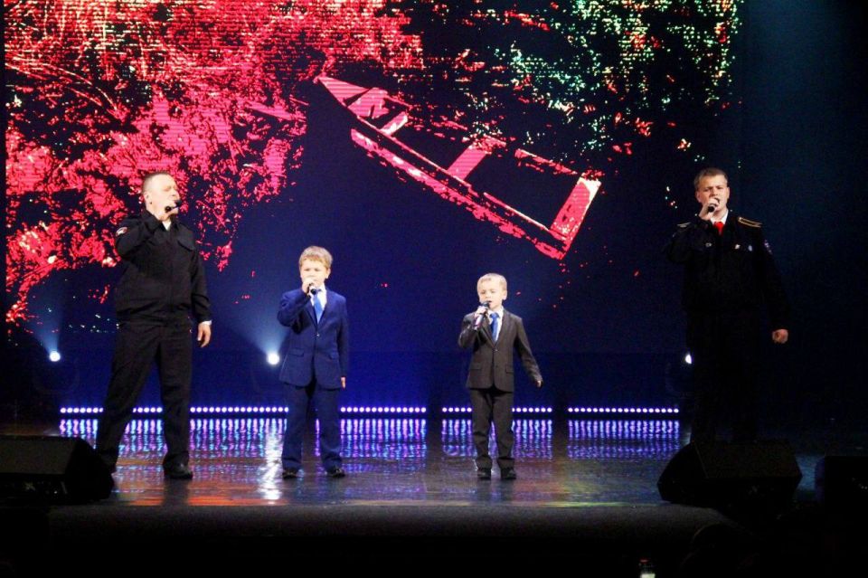 Единороссы организовали праздничный концерт в честь отцов