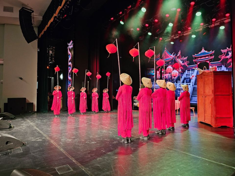 В Курске состоялся музыкальный спектакль «Необычайное кругосветное путешествие»