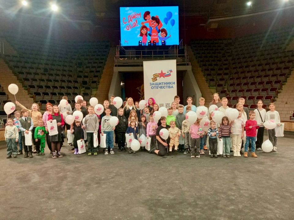 За кулисами цирка. В честь Дня отца Курский цирк и фонд «Защитники Отечества» организовали открытую репетицию для детей наших защитников