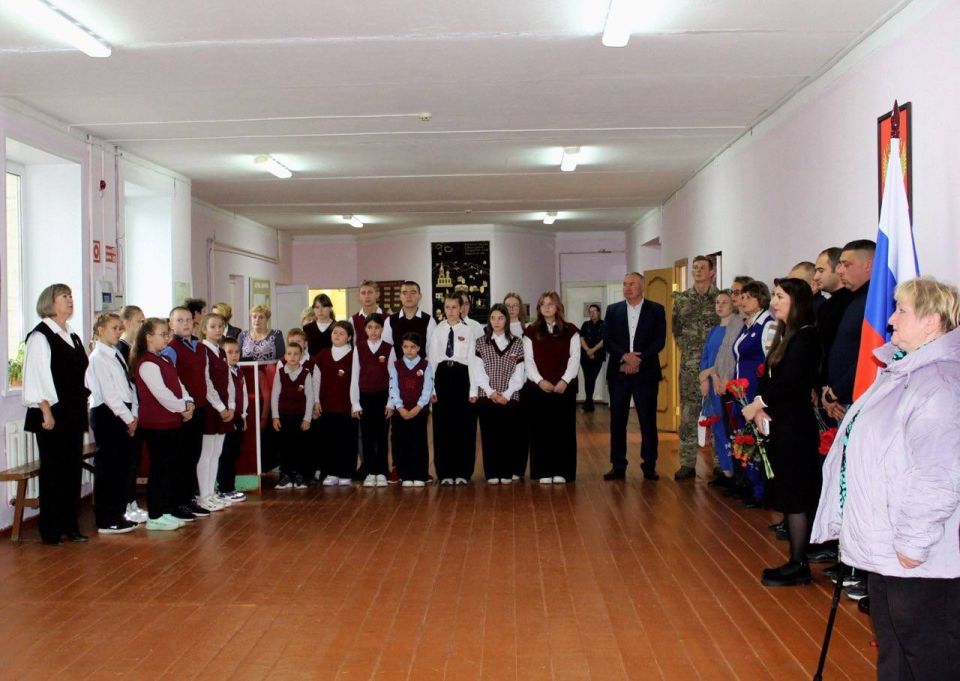 Под огнём, рискуя собой, он выносил с поля боя раненых бойцов