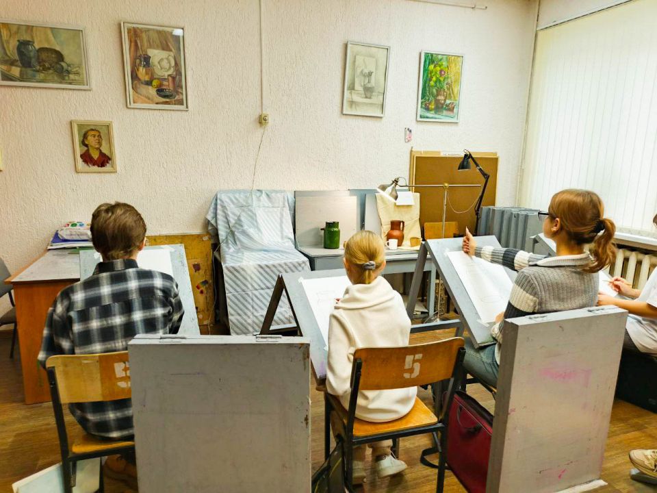 Юные художники ?из Курска участвуют в городском конкурсе «С чистого листа»