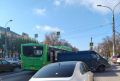 В центре Курска «Газель» въехала в автобус