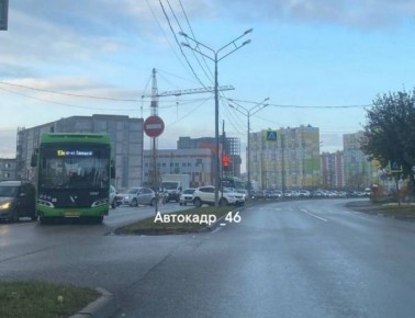В Курске авария с автобусом затруднила движение