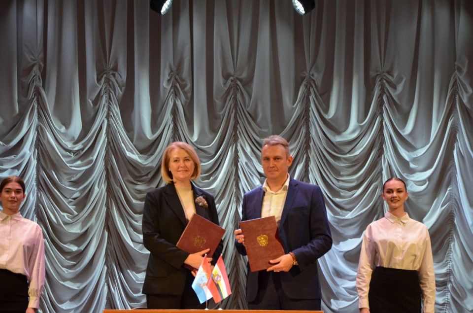 В Курском музыкальном колледже им. Г.В. Свиридова прошло торжественное подписание соглашения между образовательным учреждением и Самарским государственным институтом культуры