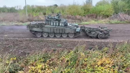 Кадры работы БМР-3М «Вепрь» группировки войск «Север» во время разминирования территории в приграничных районах Курской области