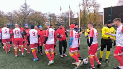 Сенатор РФ от Курской области Александр Брыксин в составе футбольной команды Совета Федерации сыграл в товарищеском матче, который прошёл в Тульской области и забил один гол в ворота противника