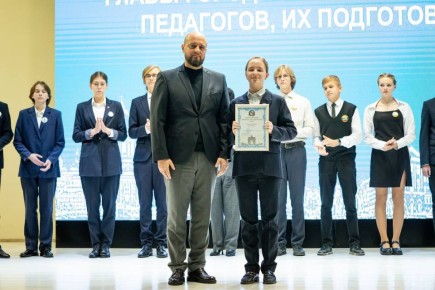 Юным и талантливым курянам вручили стипендии главы