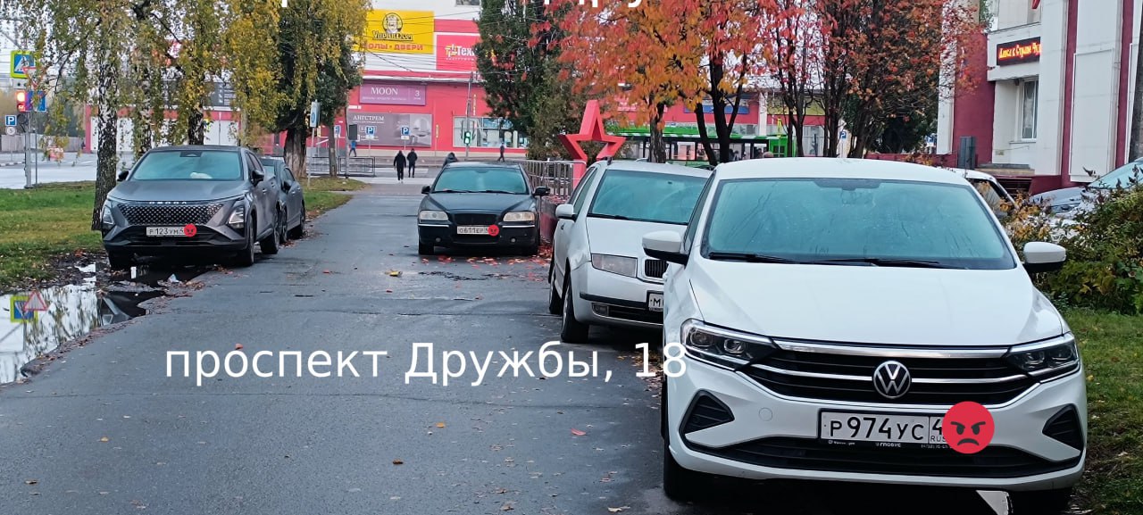 Куряне продолжают присылать фотографии автомобилей, припаркованных на газонах