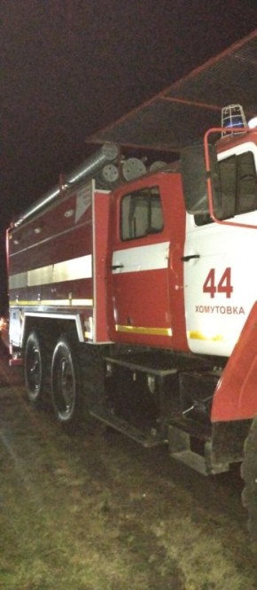 Огнеборцы ПЧ Хомутовского района участвуют в устранении последствий аварии