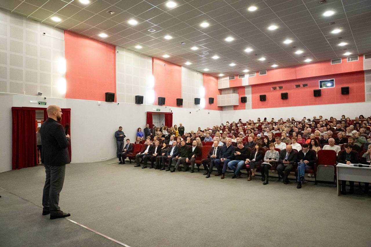 Глава Курска провёл первую встречу с жителями