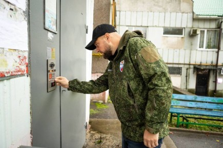 Евгений Маслов: Сегодня обратились жильцы дома по улице Кавказская, 37. Во время сильного дождя потекла крыша, вода попала в квартиры