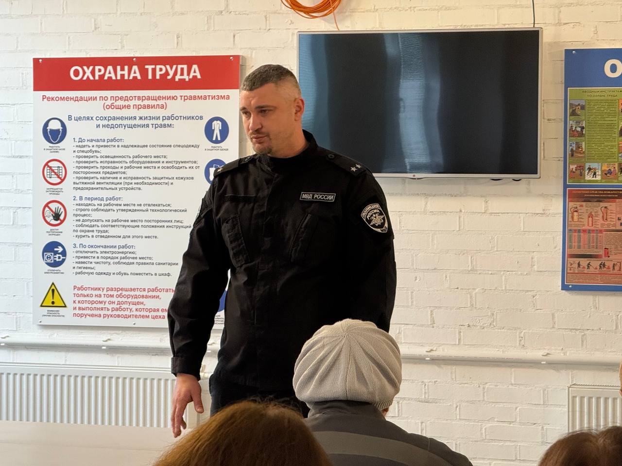 Сотрудники полиции продолжают предупреждать о мошенниках